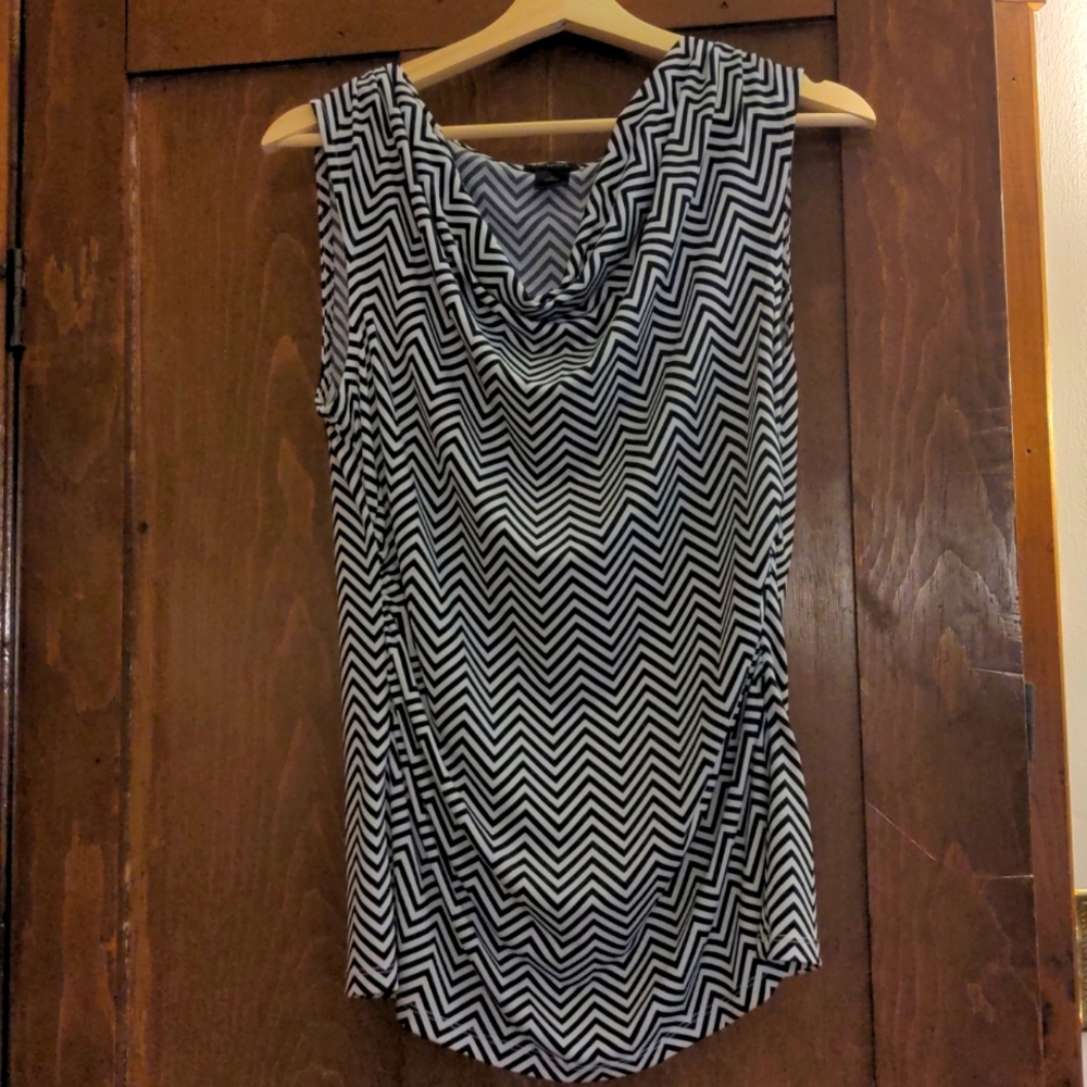 Ann Taylor Sleeveless Scoop neck graphic dress shirt